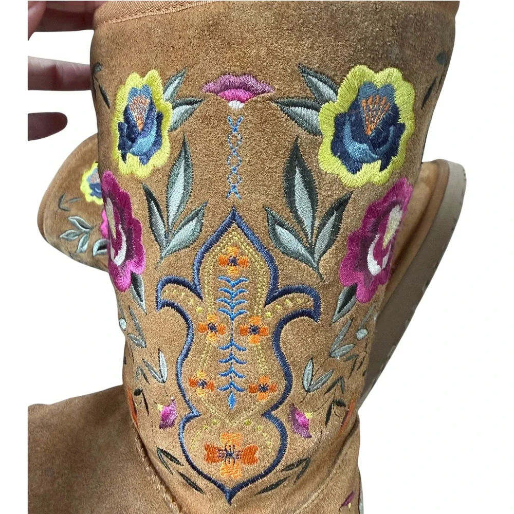 UGG Australia 1005760 Chestnut Suede Floral Embroidered Boots 8 Womens Pull On